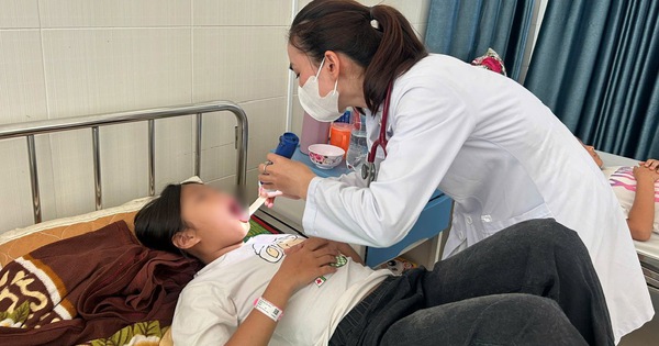 Nhiều người vừa nhập viện sau ăn bánh mì, Sở Y tế Quảng Ngãi sẽ có báo cáo vào chiều nay