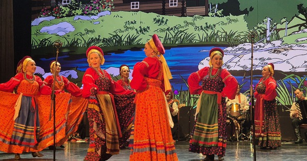 Mãn nhãn, đã tai với hợp xướng và vũ điệu Nga