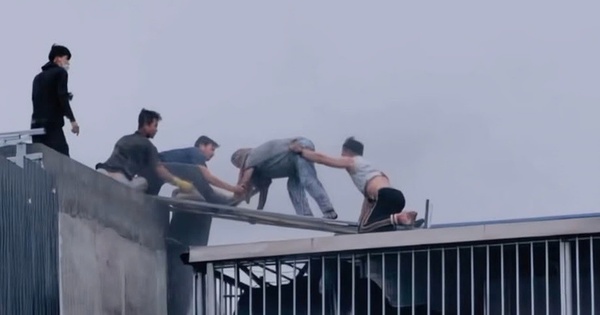 Hàng xóm quên mình giành giật sự sống trong đám cháy