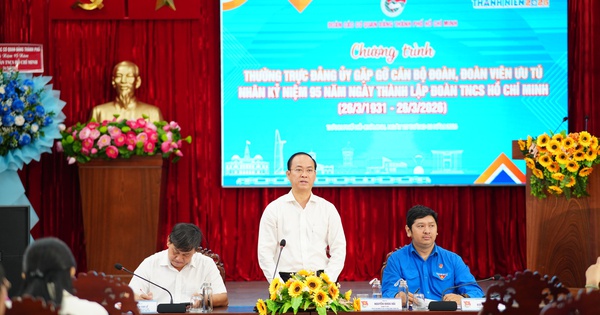 Đảng ủy Các cơ quan Đảng TPHCM gặp gỡ, đối thoại, tuyên dương cán bộ Đoàn tiêu biểu