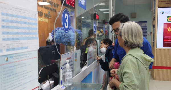 Áp dụng BHYT điện tử, chấm dứt đòi thẻ giấy