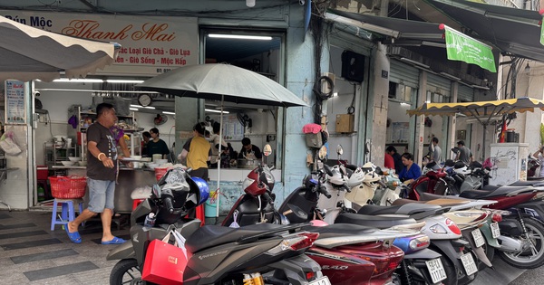 Chủ quán phở ở TPHCM quyết không tăng giá dù gas tăng gấp đôi