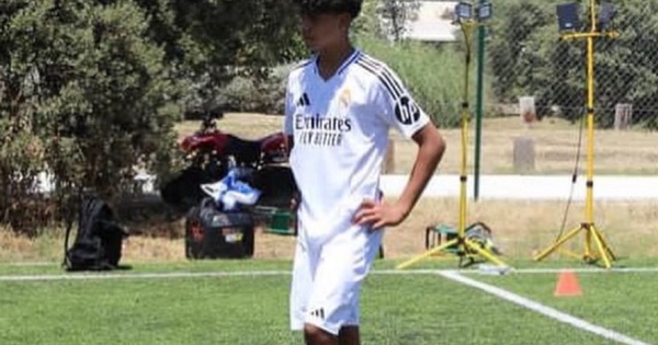 Ronaldo Jr. bất ngờ tập luyện cùng U16 Real Madrid khi trở lại Tây Ban Nha