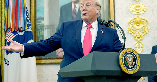 Ông Donald Trump: Iran tặng Mỹ món quà bất ngờ