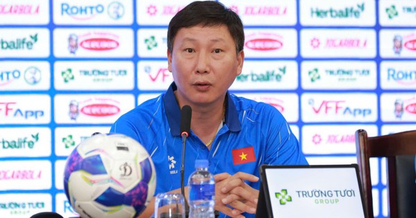 HLV Kim Sang-sik kỳ vọng màn trình diễn của "song sát" Hoàng Hên - Xuân Son