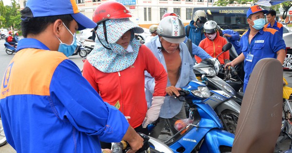 Giá xăng tiếp tục giảm rất mạnh, xăng RON95-III giảm tới 5.625 đồng/lít