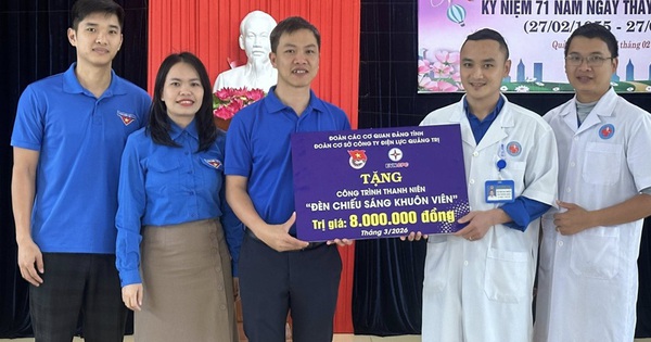 Tuổi trẻ Điện lực Quảng Trị làm công trình chiếu sáng tại Bệnh viện đa khoa Đồng Hới