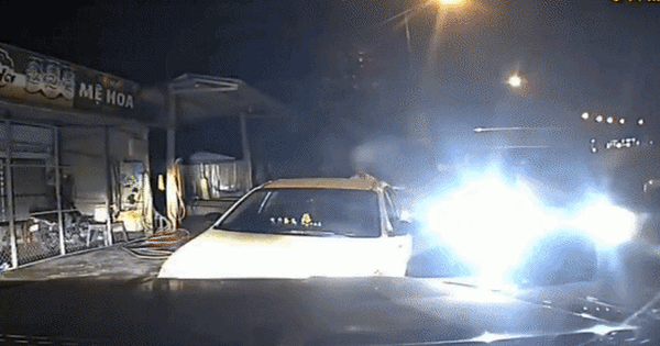 CLIP: Gay cấn cảnh bắt 2 đối tượng lái ô tô chở ma túy ở Quảng Trị