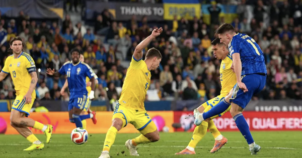 Gyokeres lập hat-trick, Thụy Điển vào chung kết play-off World Cup