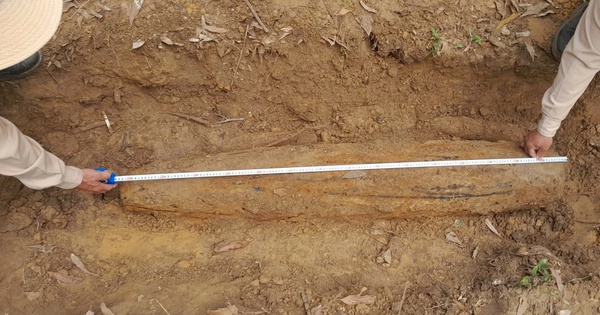 Quả bom nặng hơn 220kg 