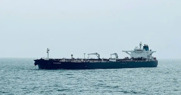 Tàu chở dầu từ Nga bị tấn công trên biển Đen