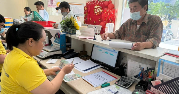 Lương hưu: Đừng chỉ “tăng cho đủ”, mà phải “tăng để sống được”