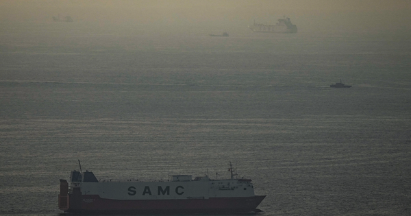 Iran lập “trạm thu phí” kiểm soát eo biển Hormuz?