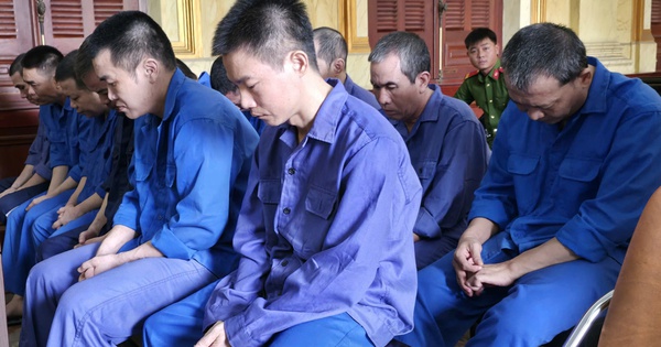 Quyền lực ảo, sa ngã thật