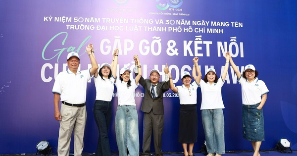 Phiên đấu giá gây quỹ gần 500 triệu đồng tại trường ĐH Luật TPHCM có gì đặc biệt?