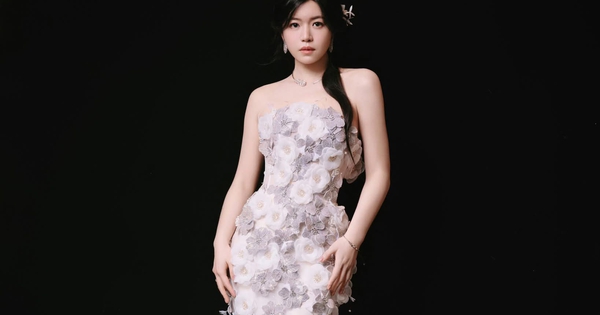 "Tiểu Long Nữ" Trần Nghiên Hy khoe sắc trong thiết kế Việt