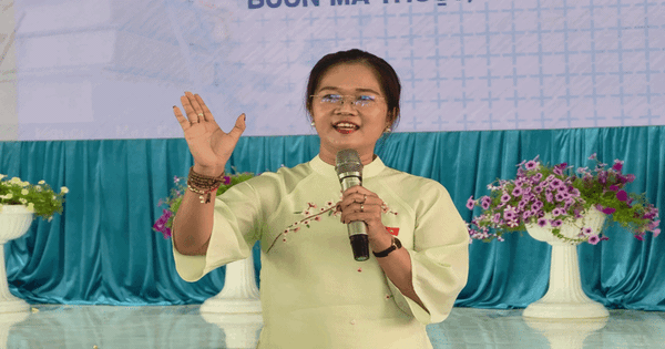 VIDEO: Báo Người Lao Động bồi dưỡng kiến thức, kỹ năng hướng nghiệp cho giáo viên THPT