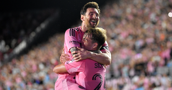 Messi bất ngờ được vinh danh đặc biệt