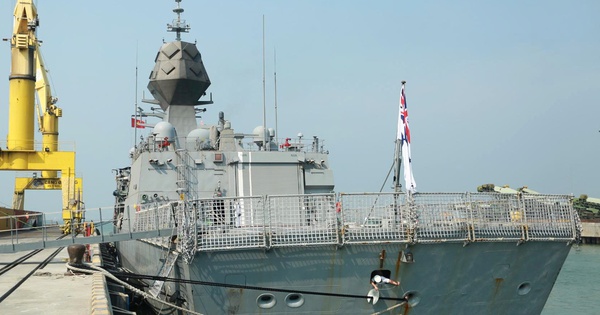 Tàu Hải quân Hoàng gia Úc thăm Đà Nẵng