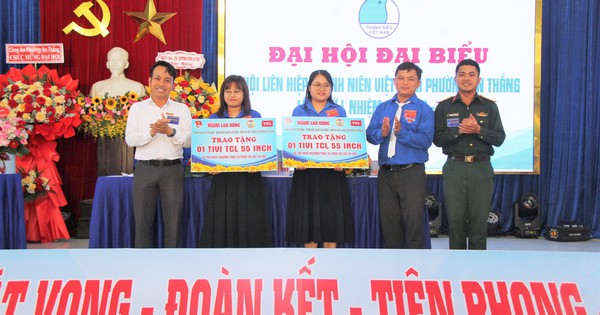 Đoàn Báo Người Lao Động trao 2 tivi hỗ trợ học tập tại Đà Nẵng