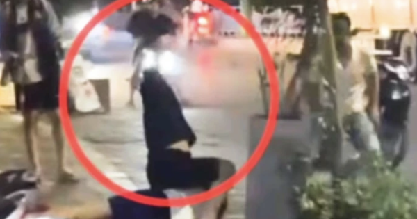 Bắt khẩn cấp 2 người đi ô tô hành hung dã man nam sinh 19 tuổi