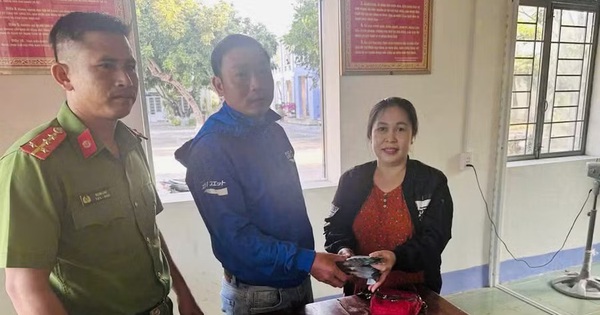 Nhặt được 74 triệu đồng, nhân viên tiếp thị tìm người trả lại
