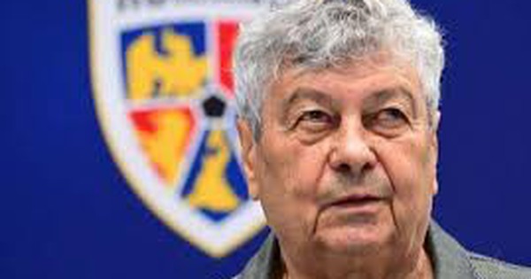 HLV Romania đột quỵ sau vòng play-off World Cup