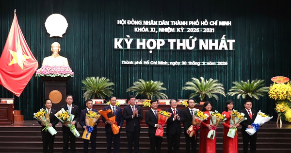 Lãnh đạo chủ chốt HĐND TPHCM khóa mới ra mắt