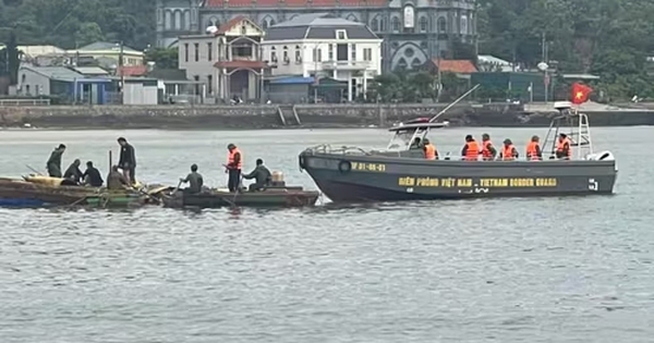 Dông lốc khiến mảng đánh bắt hải sản lật úp, 2 mẹ con tử vong