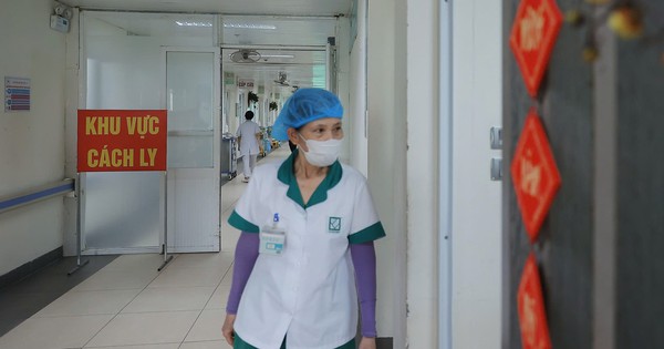 Hà Nội ghi nhận 17 ca COVID-19, theo dõi biến thể 