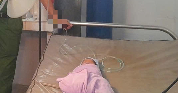 Phát hiện bé trai sơ sinh bị bỏ rơi, bàn tay trái có 6 ngón