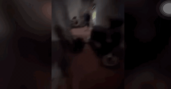 Tạm giữ người đàn ông đẩy ngã người phụ nữ đang bế con nhỏ