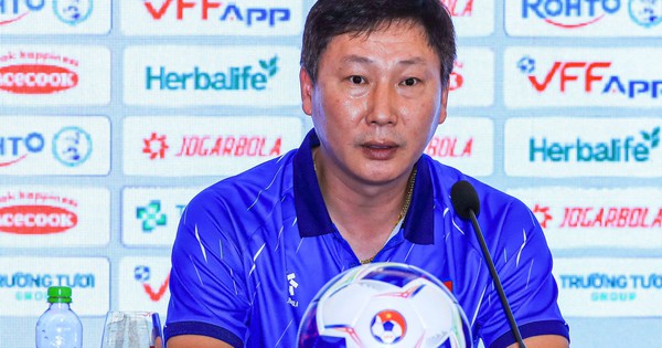 HLV Kim Sang-sik hài lòng với trận thắng cách biệt 2 bàn của tuyển Việt Nam