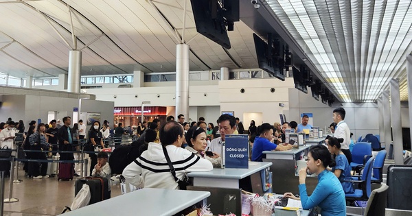 Nhiều du khách hủy phòng, hủy tour vì giá vé máy bay tăng