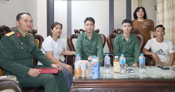 Hai anh em song sinh viết đơn tình nguyện tòng quân