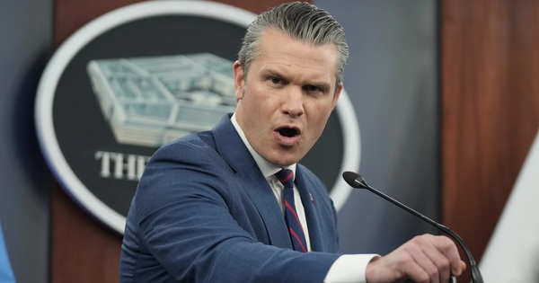 Lầu Năm Góc tuyên bố đánh chìm chiến hạm Iran, bắt "thủ lĩnh nhóm ám sát ông Donald Trump"