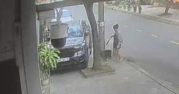 Người phụ nữ có “hành động lạ” trên phố khiến nhiều người hoảng hốt