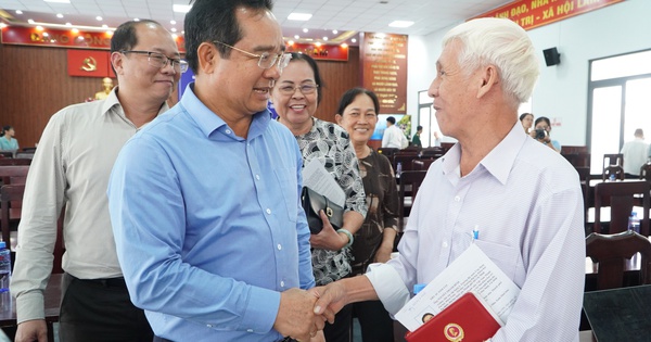 Chủ tịch UBND TPHCM: Du khách đi trên đường phố an toàn