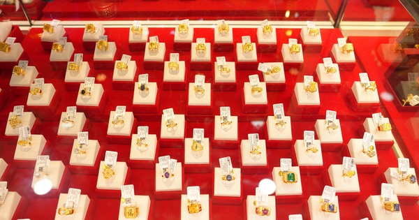 Cuối ngày 6-3, giá vàng miếng SJC và vàng nhẫn bất ngờ quay đầu tăng mạnh