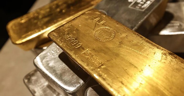 Vàng "mắc kẹt" tại Dubai, nhà buôn xả hàng