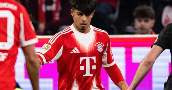 Nghịch lý: Tài năng 17 tuổi từ Thái Lan ra mắt Bayern Munich, nhưng không thể lên tuyển Thái