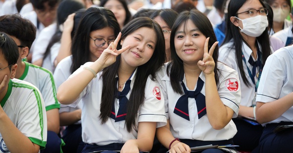 Gỡ rối áp lực mùa thi cho học sinh lớp 12