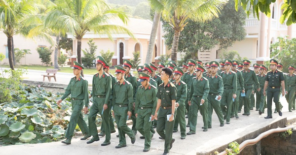 Hình ảnh cử tri đặc khu Thổ Châu, tỉnh An Giang nô nức đi bầu cử sớm