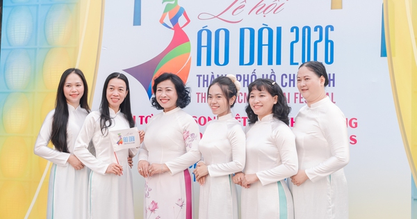 VIDEO: Rực rỡ áo dài trên đường phố TPHCM vào ngày Quốc tế Phụ nữ