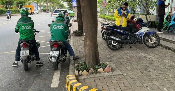 Giá xăng tăng mạnh, tài xế công nghệ ngại nhận cuốc ngắn