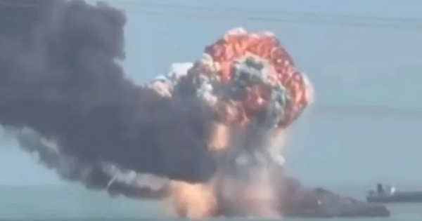 VIDEO: Tàu Iran bốc cháy dữ dội tại cảng chiến lược Bandar Abbas