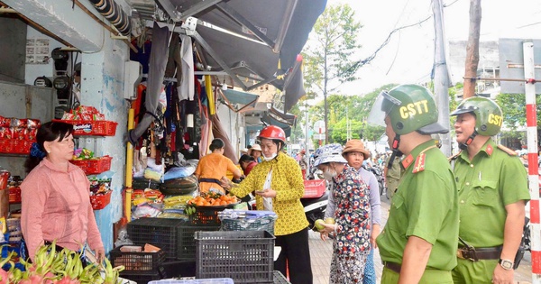 Hóa giải bức xúc trên vỉa hè, dưới lòng đường