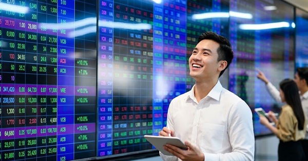 Thị trường bùng nổ đầu tháng 4, VN-Index lấy lại mốc 1.700 điểm