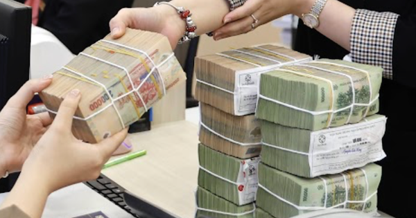 Có ngân hàng huy động tiền gửi với lãi suất 