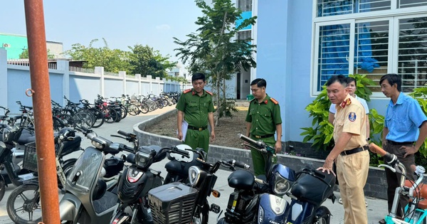 CSGT TPHCM kiểm tra trường học, phát hiện nhiều học sinh vi phạm